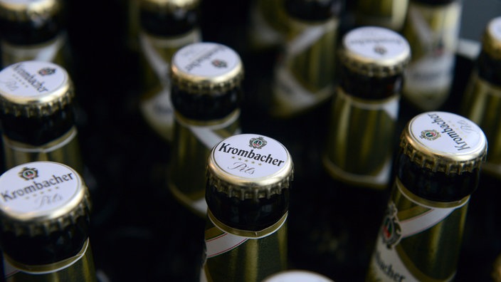 Bierflaschen mit Krombacher Pils