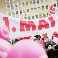  Ein Banner mit der Aufschrift "1. Mai DGB-Jugend".