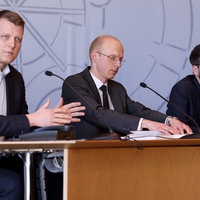 FDP-Fraktionschef Henning Höne, Rechtswissenschaftler Simon Kempny, SPD-Fraktionsvorsitzender Thomas Kutschaty am 03.04.2023