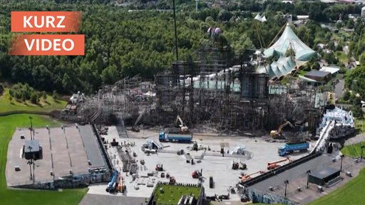 Abgebrannte Hauptbühne beim Tomorrowland-Musikfestival ist kein Hindernis für den Beginn der Veranstaltung