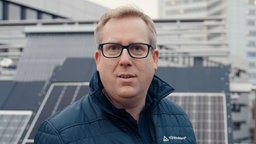 Portrait des Leiters des Kölner Solar-Prüflabors Lukas Jakisch