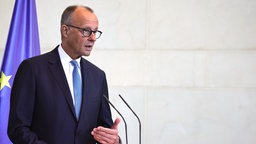 Bundeskanzler Merz bei einer Pressekonferenz mit dem kanadischen Premierminister
