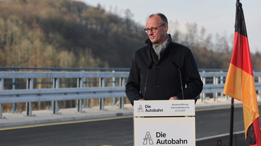 Friedrich Merz spricht bei der Eröffnung der Rahmedetalbrücke