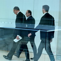 Friedrich Merz (CDU) und Alexander Dobrint (CDU) im Bundestag, 14.03.25