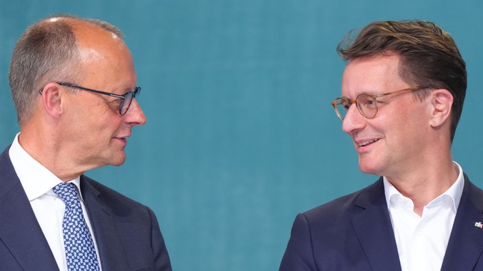 Merz und Wüst bei CDU Europa Wahlkampfveranstaltung in Aachen