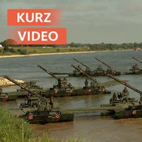 Groß angelegte Militärübung am Niederrhein; Soldaten üben, den Rhein zu überqueren