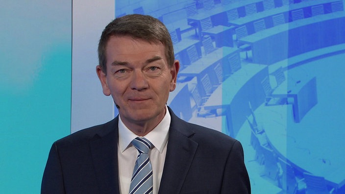 Moderator Jörg Schönenborn in der Aktuellen Stunde vom 07.03.2026