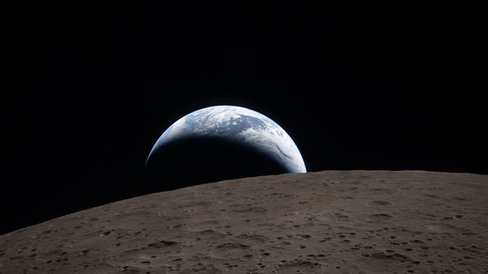 Ein Blick auf die Erde aufgenommen von der Artemis-2-Crew während ihres Fluges um den Mond 