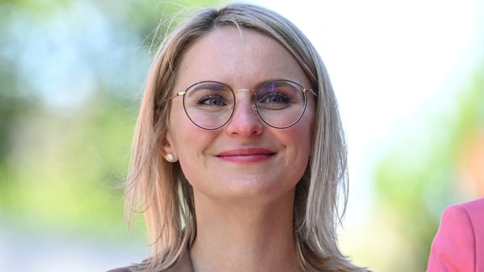 Natalie Pawlik und Stefanie Hubig bei der Koalitionsvertragsunterzeichnung