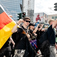 Teilnehmer einer Nazi-Demonstration der so genannten Deutschen Jugend Voran (DJV) in Berlin-Mitte
