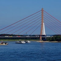 Die Fleher Brücke zwischen Neuss und Düsseldorf