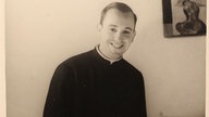 Jorge Mario Bergoglio lächelt auf einem Portrait in El Salvador