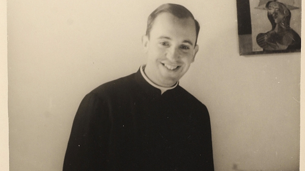 Jorge Mario Bergoglio lächelt auf einem Portrait in El Salvador
