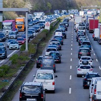 Autofahrer im Stau auf einer Autobahn