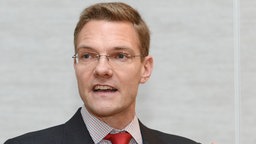 Der österreichische Strahlenphysiker Georg Steinhauser beim Vortrag "Tschernobyl - Fukushima. Ein Vergleich der zwei schwersten Reaktorunfälle" im Gesundheitsministerium in Wien