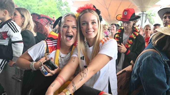 Deutschland - Spanien: Public Viewing in Köln am Tanzbrunnen 