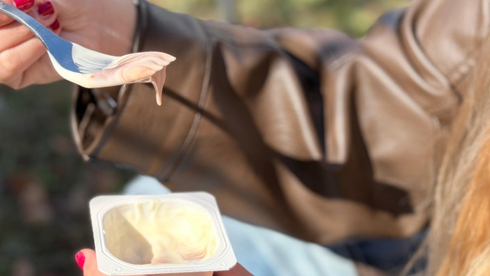 Ein Pudding, der mit Gabel gegessen wird