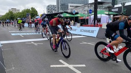 Fahrradfahrer beim Eintages-Radrennen "Rund um Köln", am 18. Mai 2025