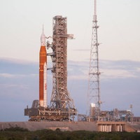 Eine Rakete, hier der Artemis 1-Mission, kurz vor dem Start