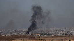 Rauch steigt über Gaza auf
