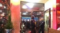 Polizisten während eine Razzia im Ruhrgebiet