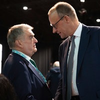 Reul und Merz stehen sich gegenüber