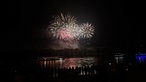 Ein Feuerwerk über dem Rhein