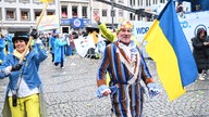 Jürgen Becker auf dem Rosenmontagszug