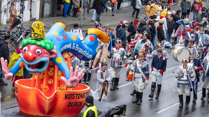 Rosenmontagszug in Aachen