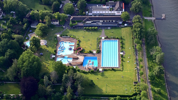 Luftaufnahme des Rüngsdorfer Panoramabads in Bonn, im Bundesland Nordrhein-Westfale