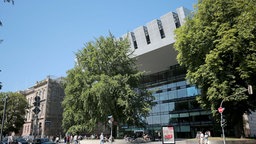 Das Hauptgebäude und das Gebäude Super C der RWTH Aachen