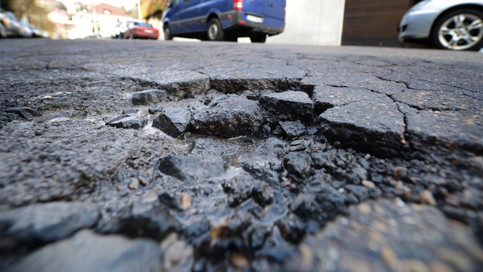 Schlaglöcher auf einer Straße