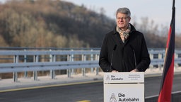 Patrick Schnieder spricht bei der Eröffnung Rahmedetalbrücke