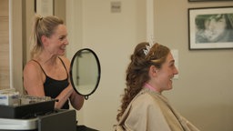 Haare wie Sisi - das ist Carolins Wunsch.