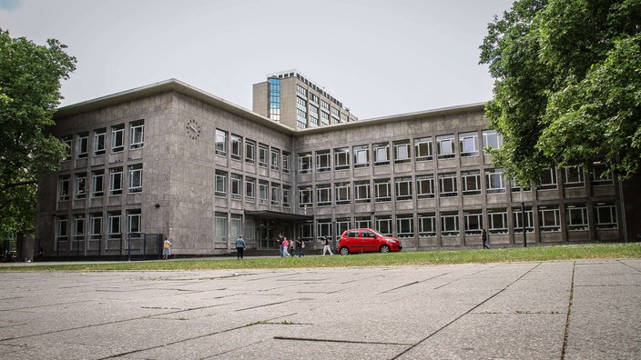 Burg-Gymnasium in Essen am 23.05.25 nach der Drohmail
