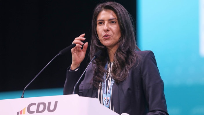 Serap Güler redet beim 36. Parteitag der CDU in Berlin