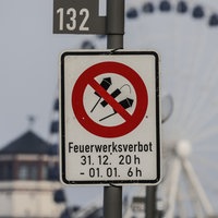 Schild mit der Aufschrift: Feuerwerksverbot