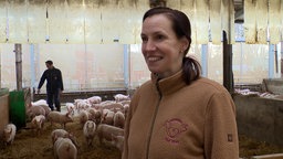 Simona May, Landwirtin in Drensteinfurt, im Schweinestall