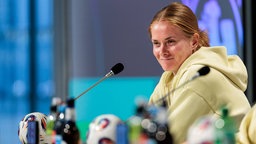 Sjoeke Nüsken während der Pressekonferenz UEFA Womens Euro 2025 in Zürich
