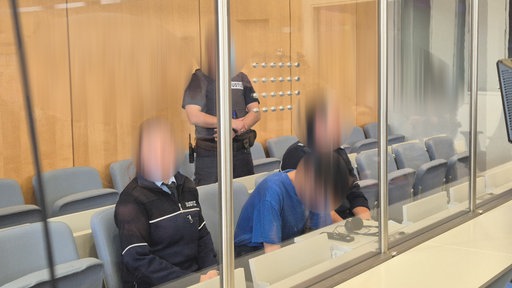 Issa Al H. mit gesenktem Kopf im Prozess