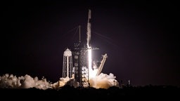 SpaceX-Rakete "Falcon 9" startet in Florida, am 31.03.25 ins All