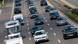 Symbolbild: Befahrene Autobahn 