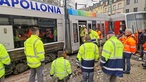Aufräumarbeiten nach Entgleisung einer Straßenbahn in Düsseldorf 