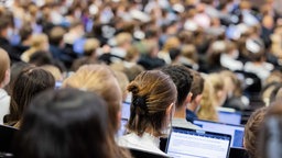 Studierende im Hörsaal