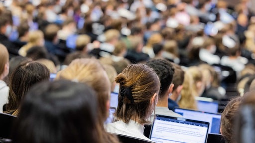 Studierende im Hörsaal
