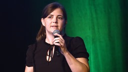 Kriminologin Thaya Vester bei der Verleihung der Fair-Play-Medaille des DFB
