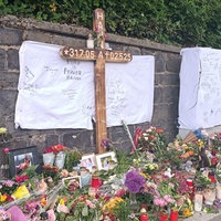 Blumen an der Unfallstelle