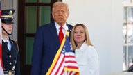 Trump und Meloni bei einem Treffen
