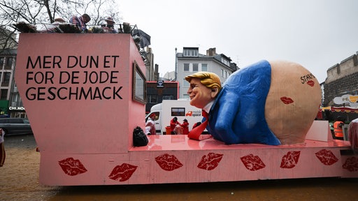 Trump-Wagen auf dem Rosenmontagszug 