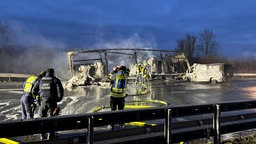 Blaulichter, Leuchtschrift 'Unfall' auf Polizeiauto